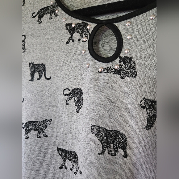 MC2 Collection | Black and Gray Leopard Print 3/4 Sleeve Top, Size M - Picture 3 of 7